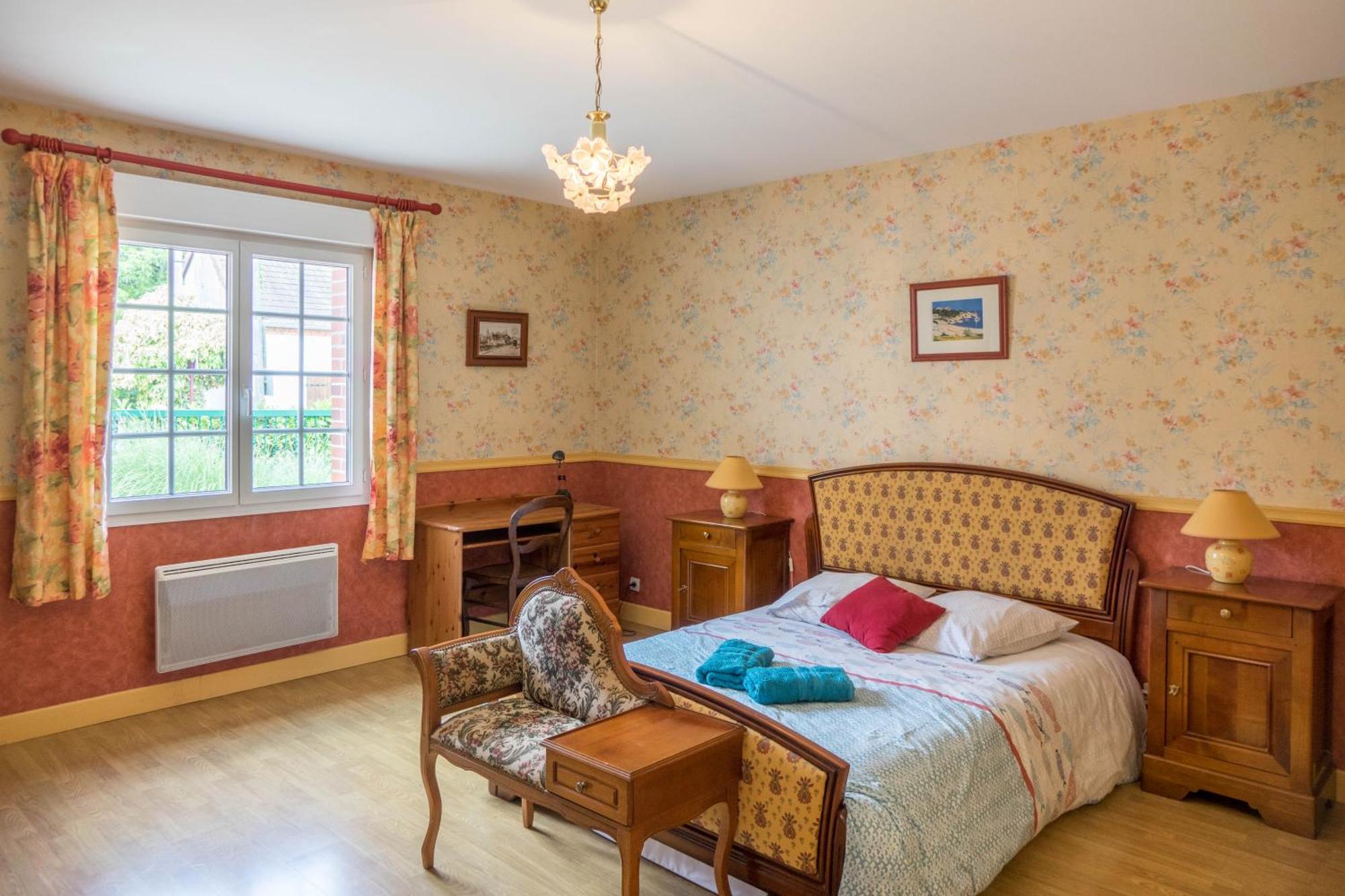 Chantilly ,Petit Dejeuner Et Table D'Hotes Possible Noyers  외부 사진
